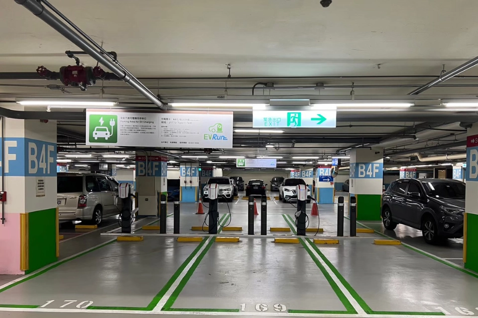 新光三越信義A4